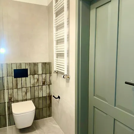 Korfantego 99 New 2-bedroom Center شقة كاتوفيتسه