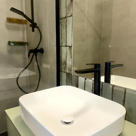 Korfantego 99 New 2-bedroom Center شقة كاتوفيتسه